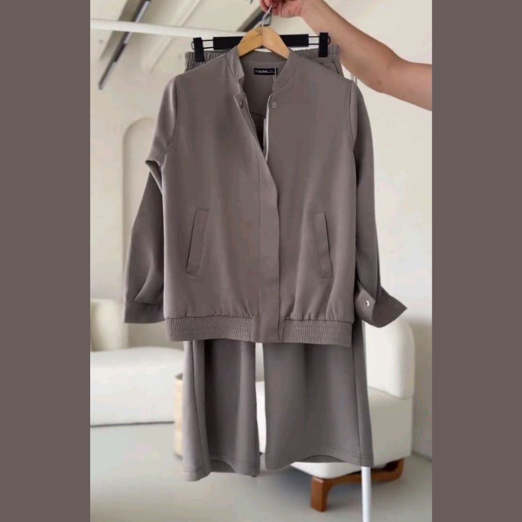 4 Pocket Style Premium Quality Winter 2-Pcs Tracksuit. CWTS-38